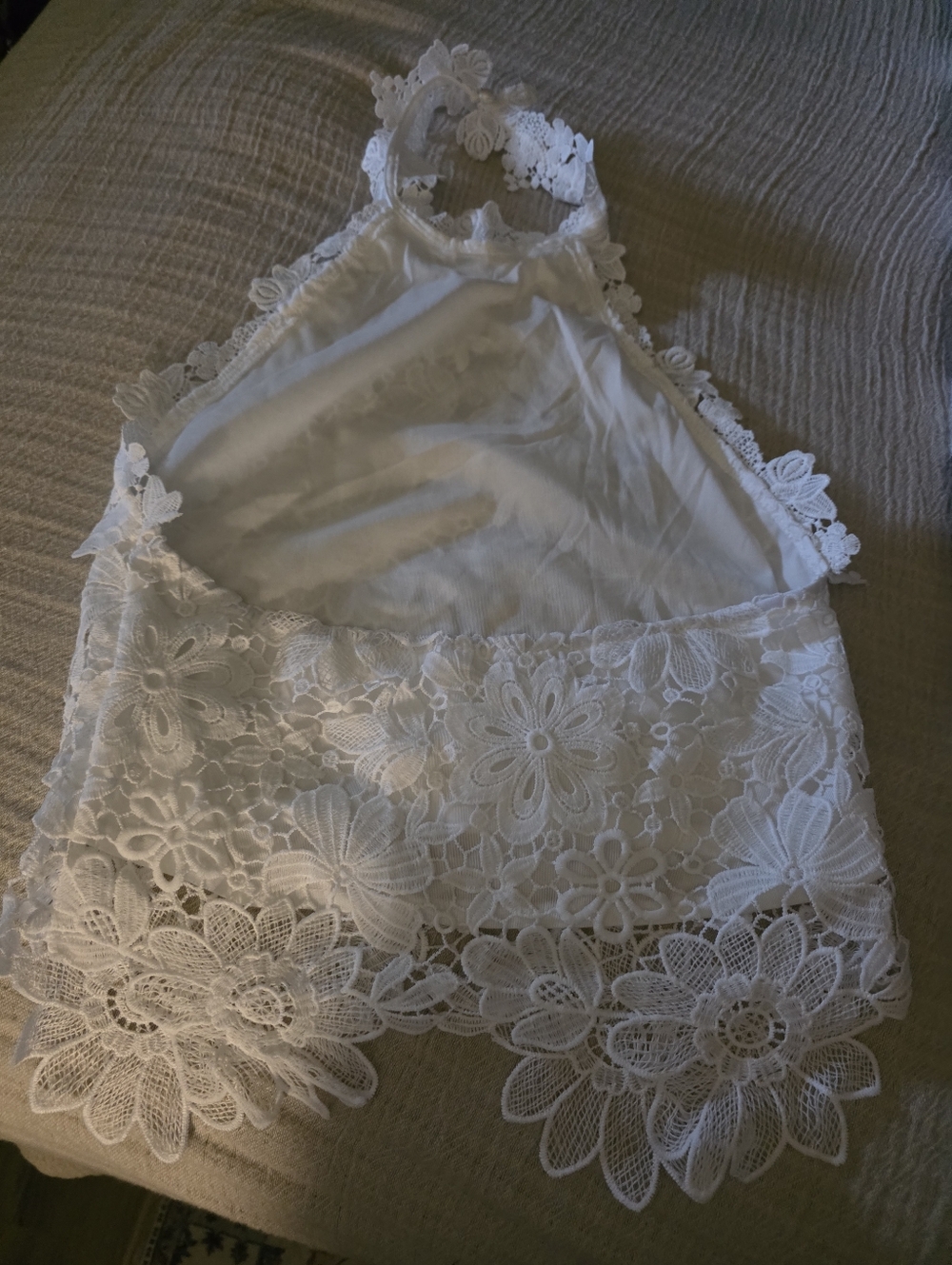 Beautiful Halter - Picture 2 of 2